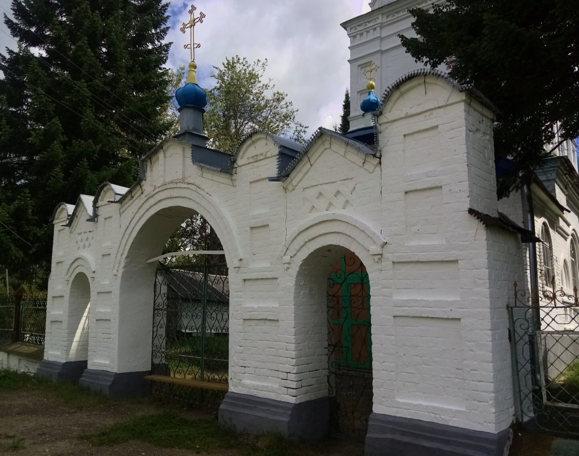 Святые ворота Покровского храма в селе Падерино