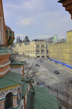 Вид с высоты на Красную площадь и Храм Василия Блаженного в Москве