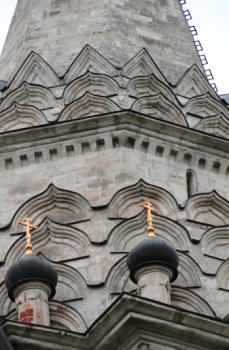 Церковь Преображения Господня в селе Остров: фрагмент архитектуры