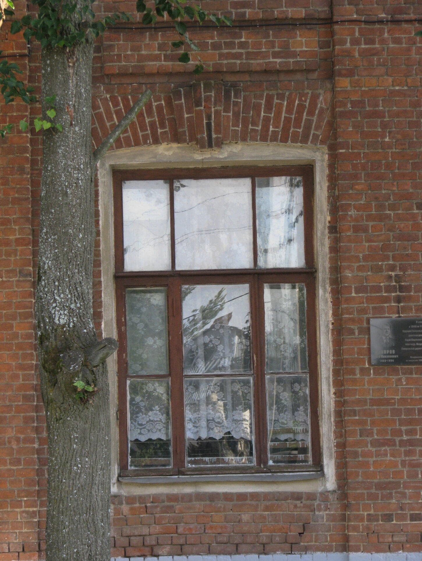 Церковь Петра и Павла в Шуе - фрагмент стены с окном