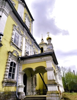 Храм Смоленской иконы Божией Матери в Оковцах