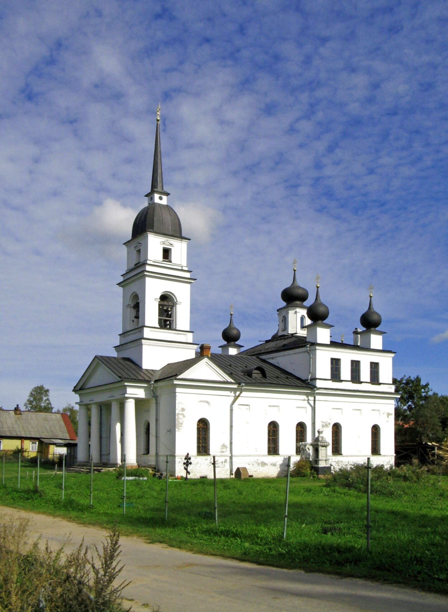 Храм Святителя Николая Чудотворца в селе Кобона