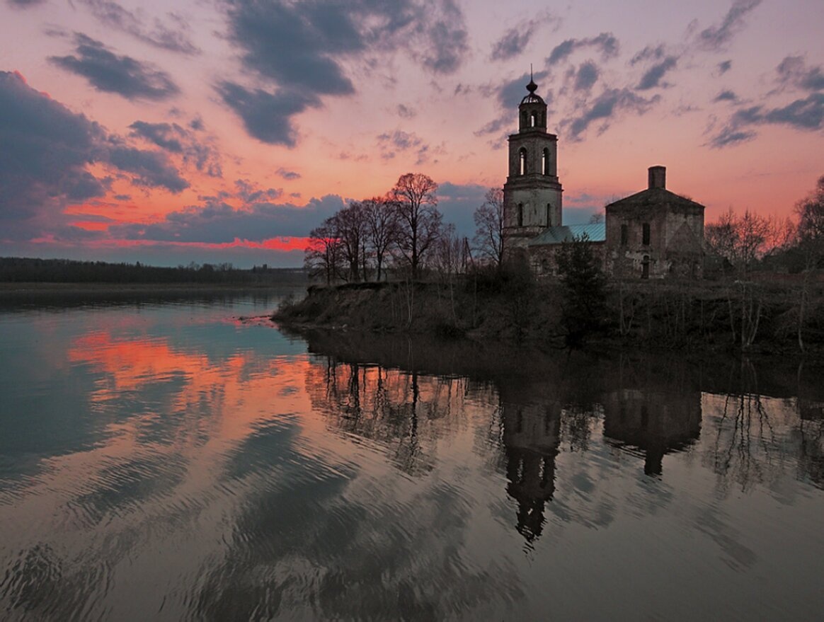 Храм Смоленской иконы Божией Матери в селе Устье