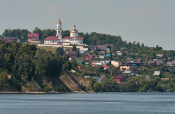 Панорама села Ключищи с Церковью Рождества Иоанна Предтечи на Волге