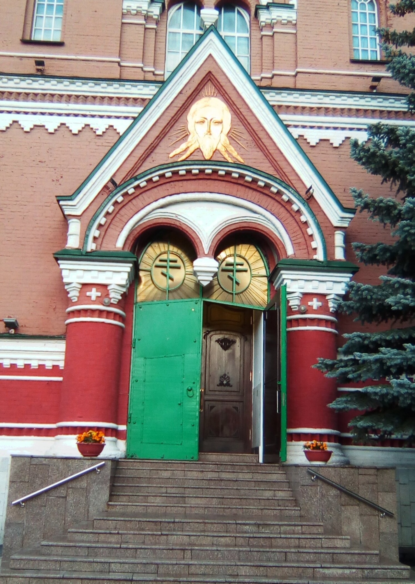 Вход в Церковь Вознесения Господня в Перми