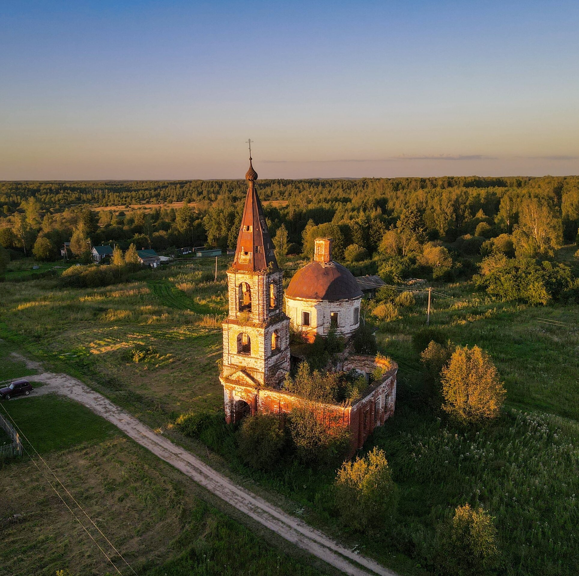Воскресенская церковь в селе Афанасьево - памятник православной архитектуры