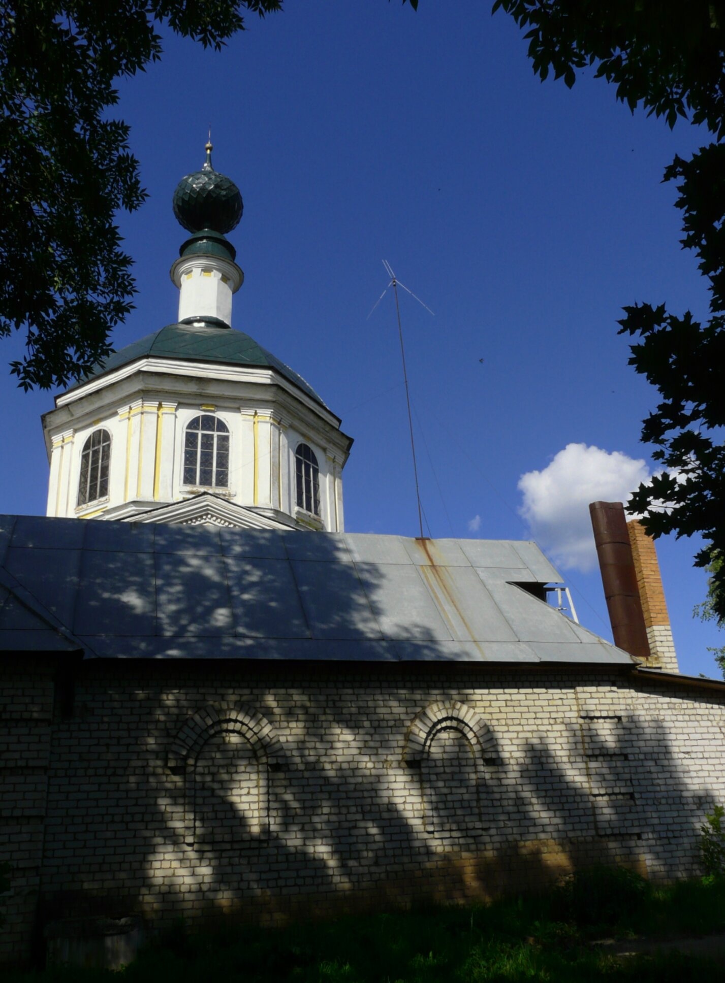 Церковь Петра и Павла в селе Петровское: архитектурная деталь