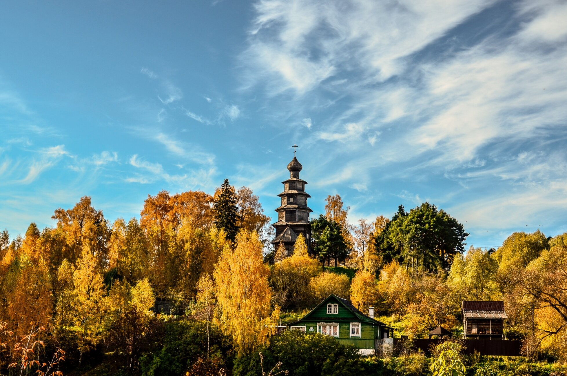 Преображенская церковь на острове Кижи: величественный памятник деревянного зодчества