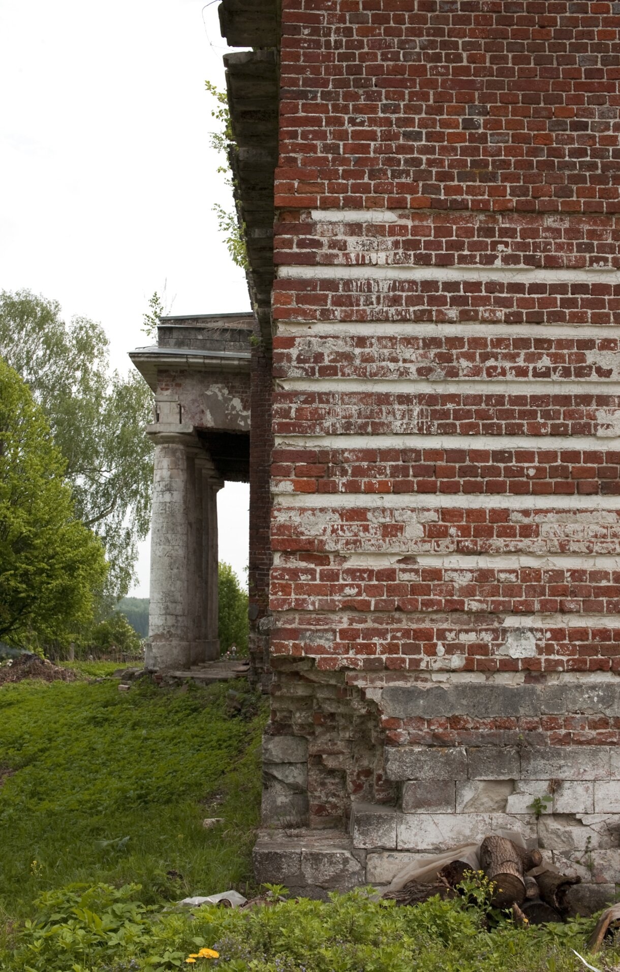 Успенская церковь в селе Подсосино: история и современное состояние