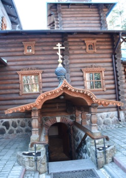 Вход в Церковь Коневецкой иконы Божией Матери