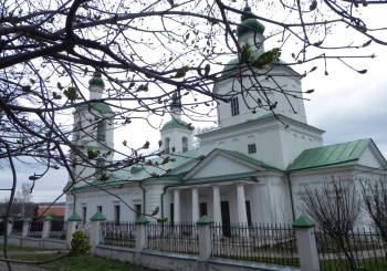 Храм Воскресения Христова в селе Молоди