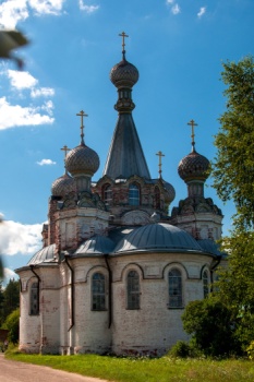 Церковь Успения Пресвятой Богородицы в селе Густомесово