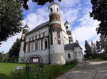 Церковь Рождества Пресвятой Богородицы в Мурованке – храм-крепость