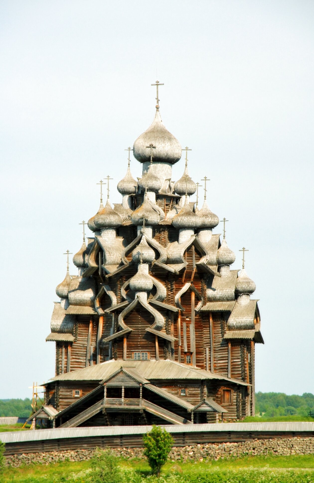 Преображенская церковь на острове Кижи – шедевр деревянного зодчества