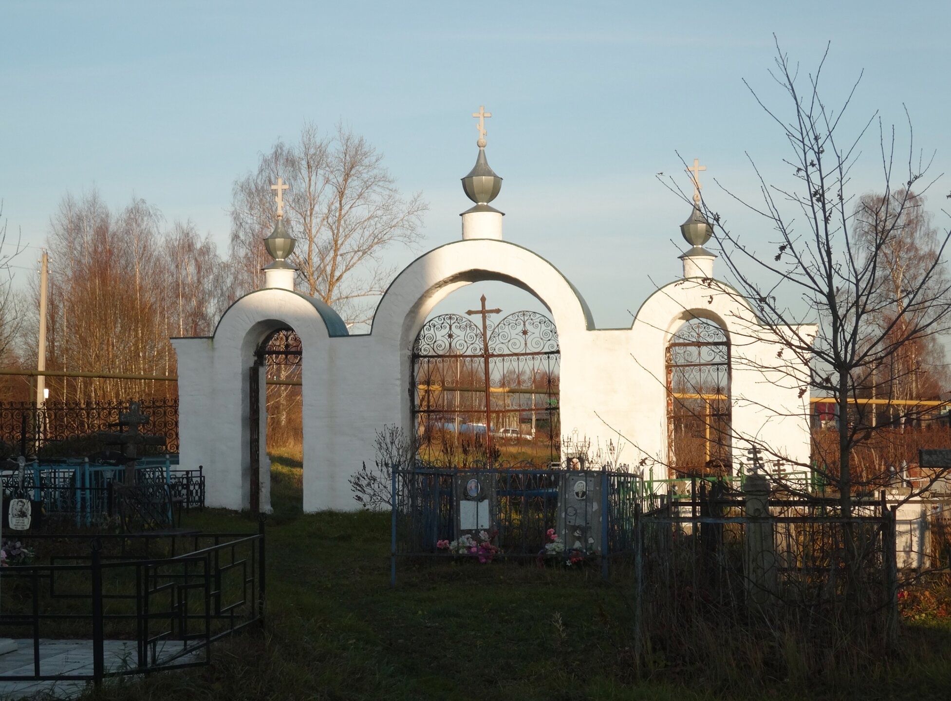 Святые врата кладбища Троицкой церкви в селе Каменово