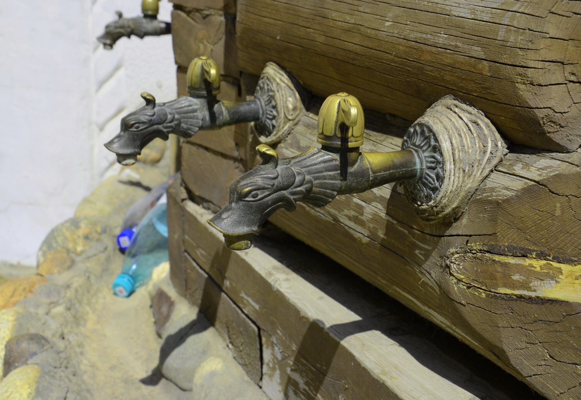 Декор источника при Храме Серафима Саровского в Анапе