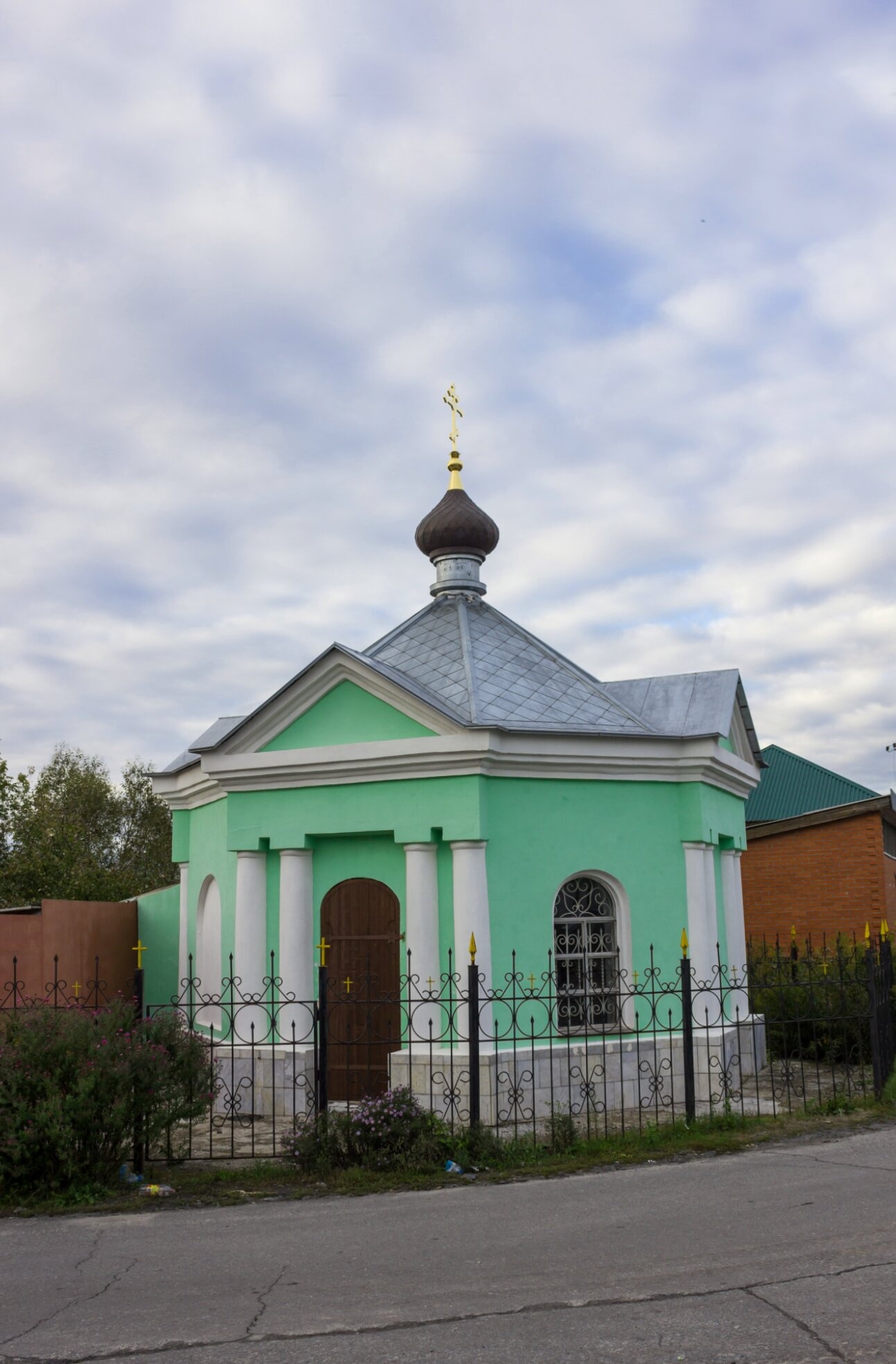 Свято-Троицкий храм в городе Старый Оскол