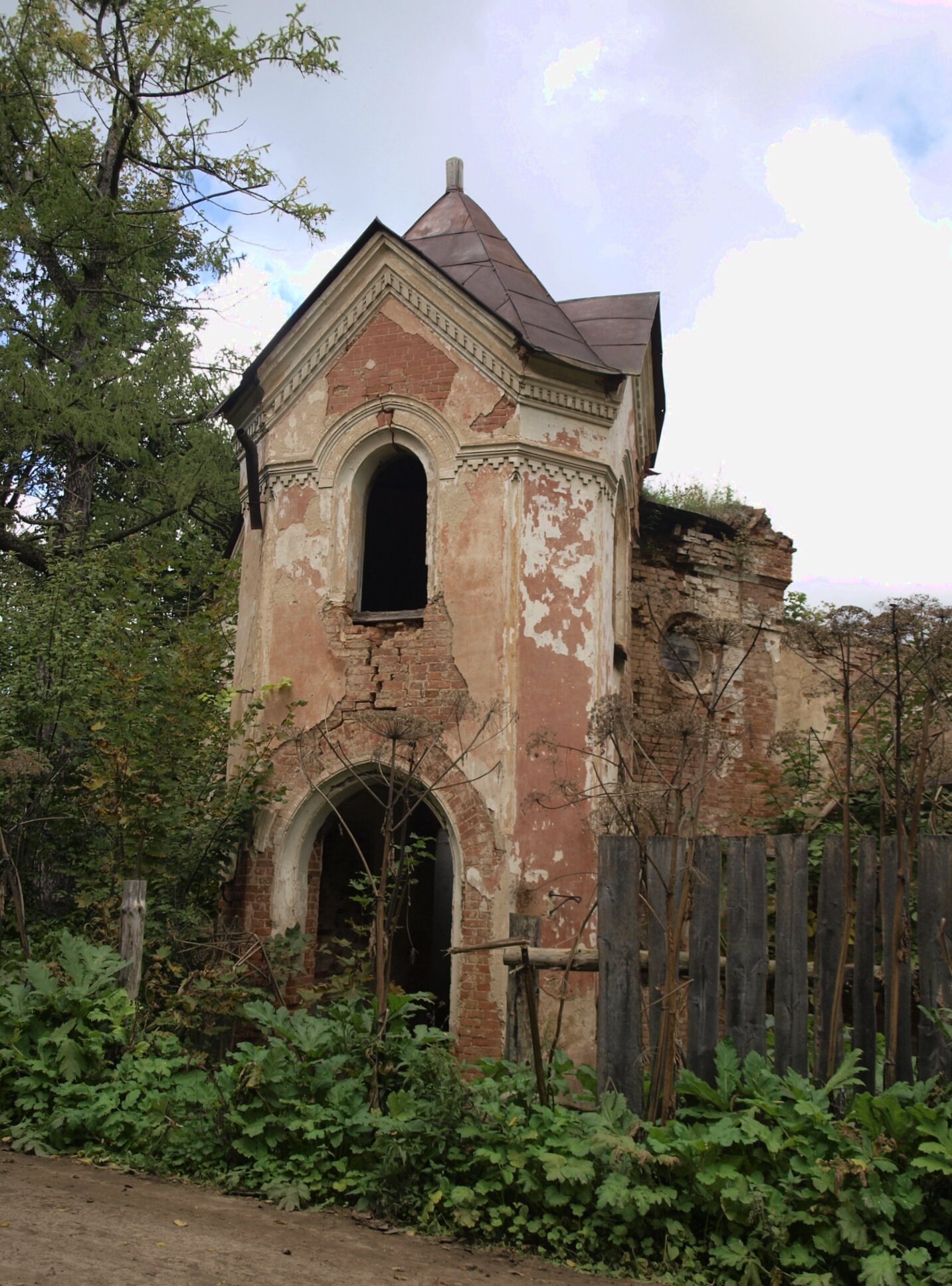Спасская церковь в усадьбе Волышово - история в фотографиях