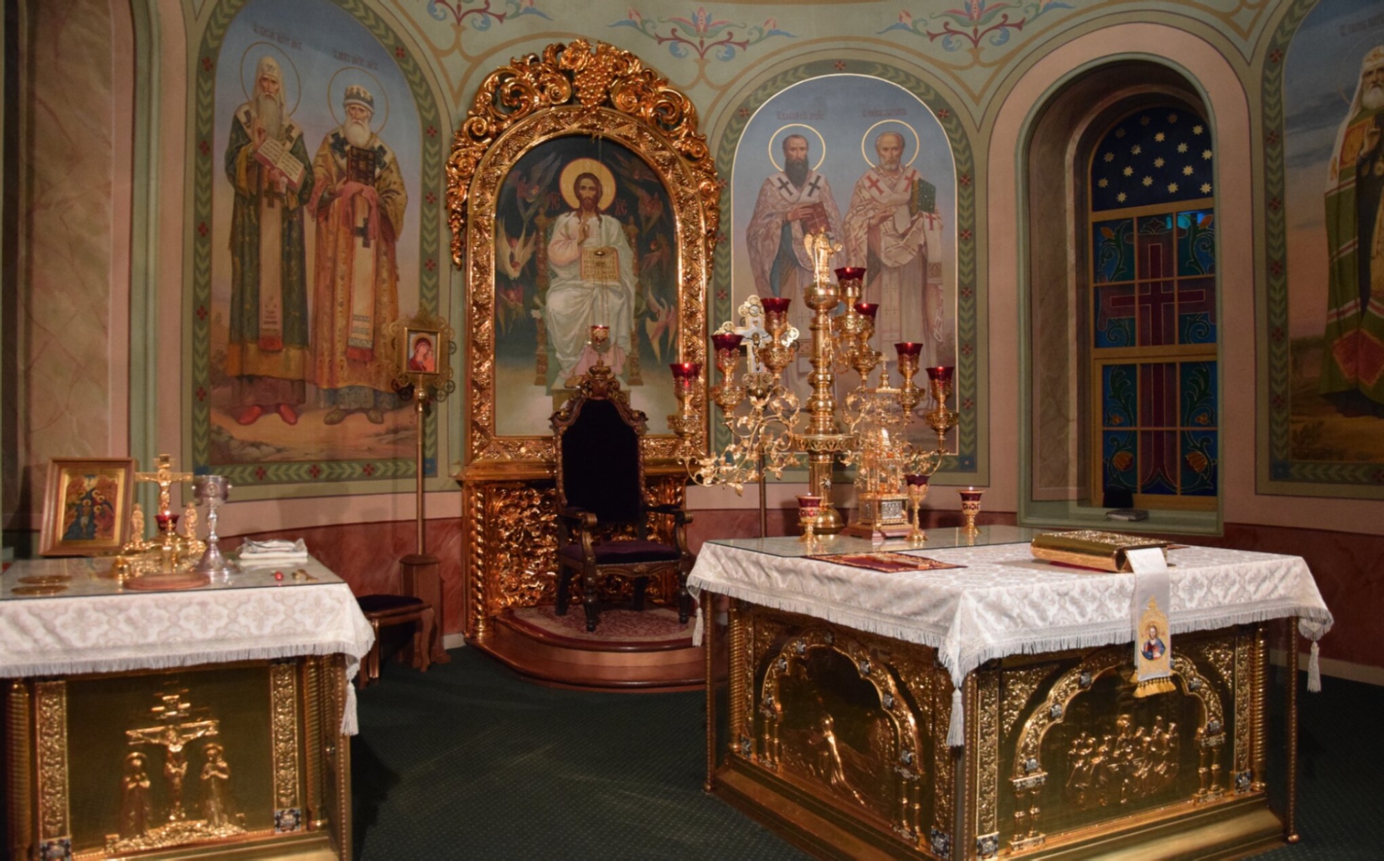 Алтарь главного придела храма Всемилостивого Спаса в Нижнем Новгороде