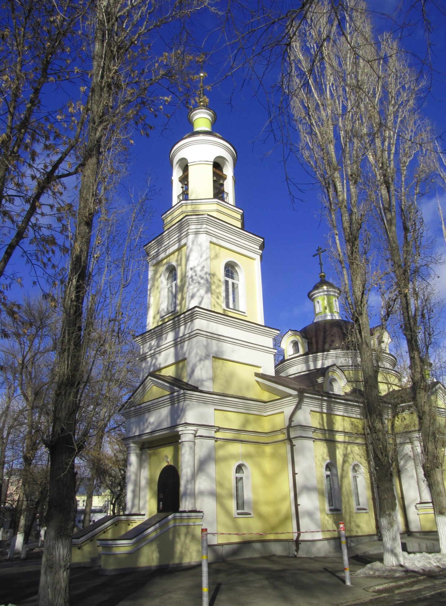 Храм святого пророка Божия Илии в Саратове: вход