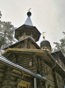 Храм в честь Коневской иконы Божией Матери в зимнем убранстве