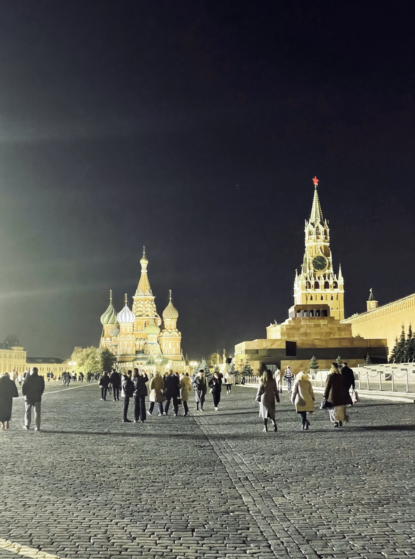 Ночной вид на Храм Василия Блаженного и Спасскую башню