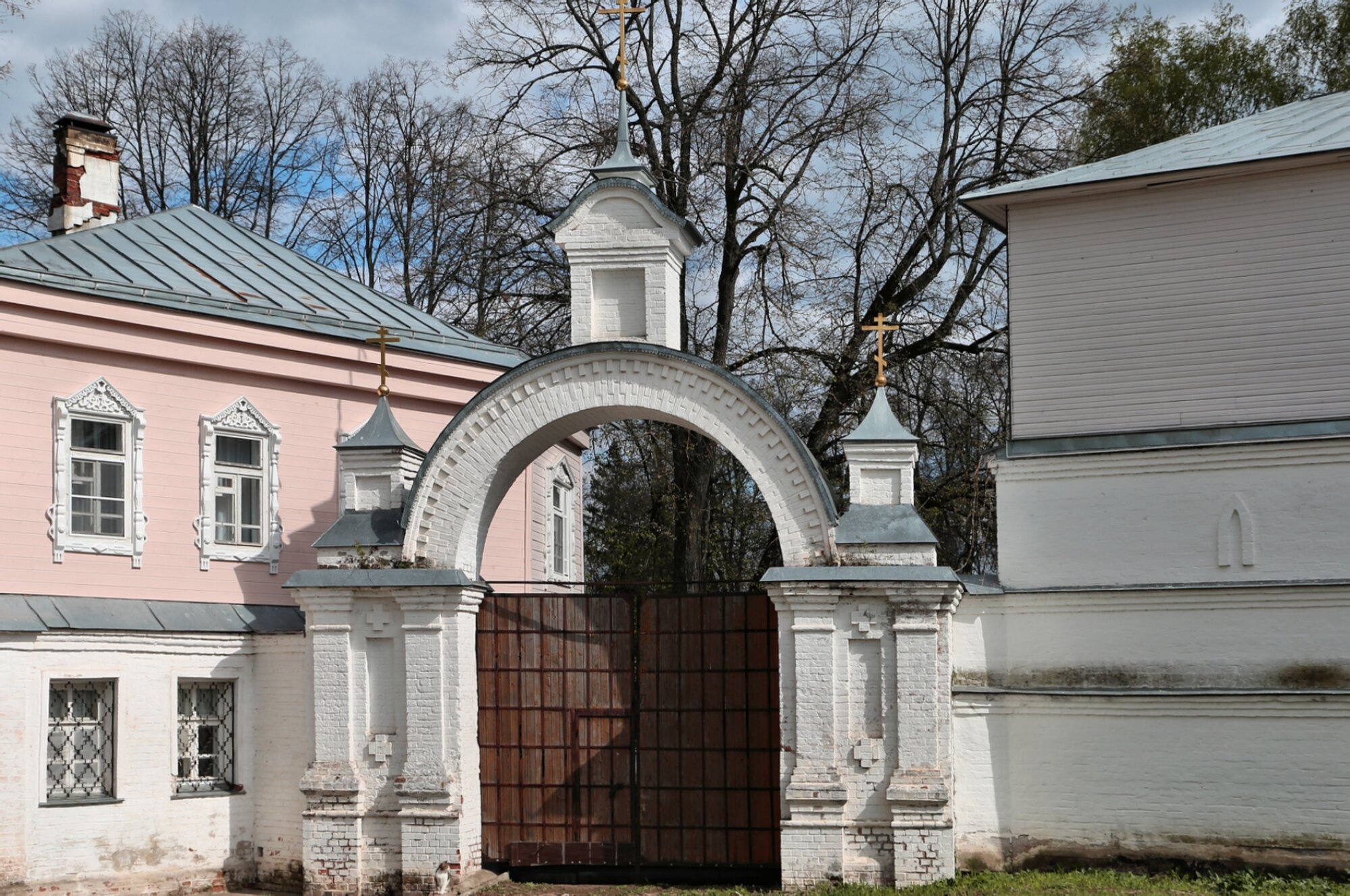 Северные ворота Свято-Троицкого Стефано-Махрищского монастыря
