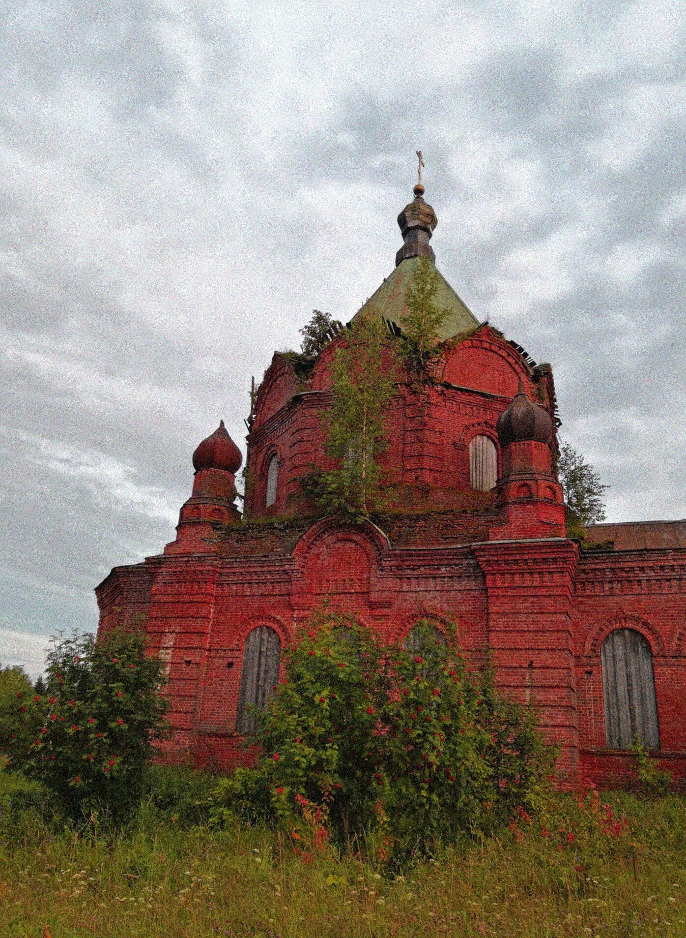 Введенская церковь в селе Камгорт: история и фотографии
