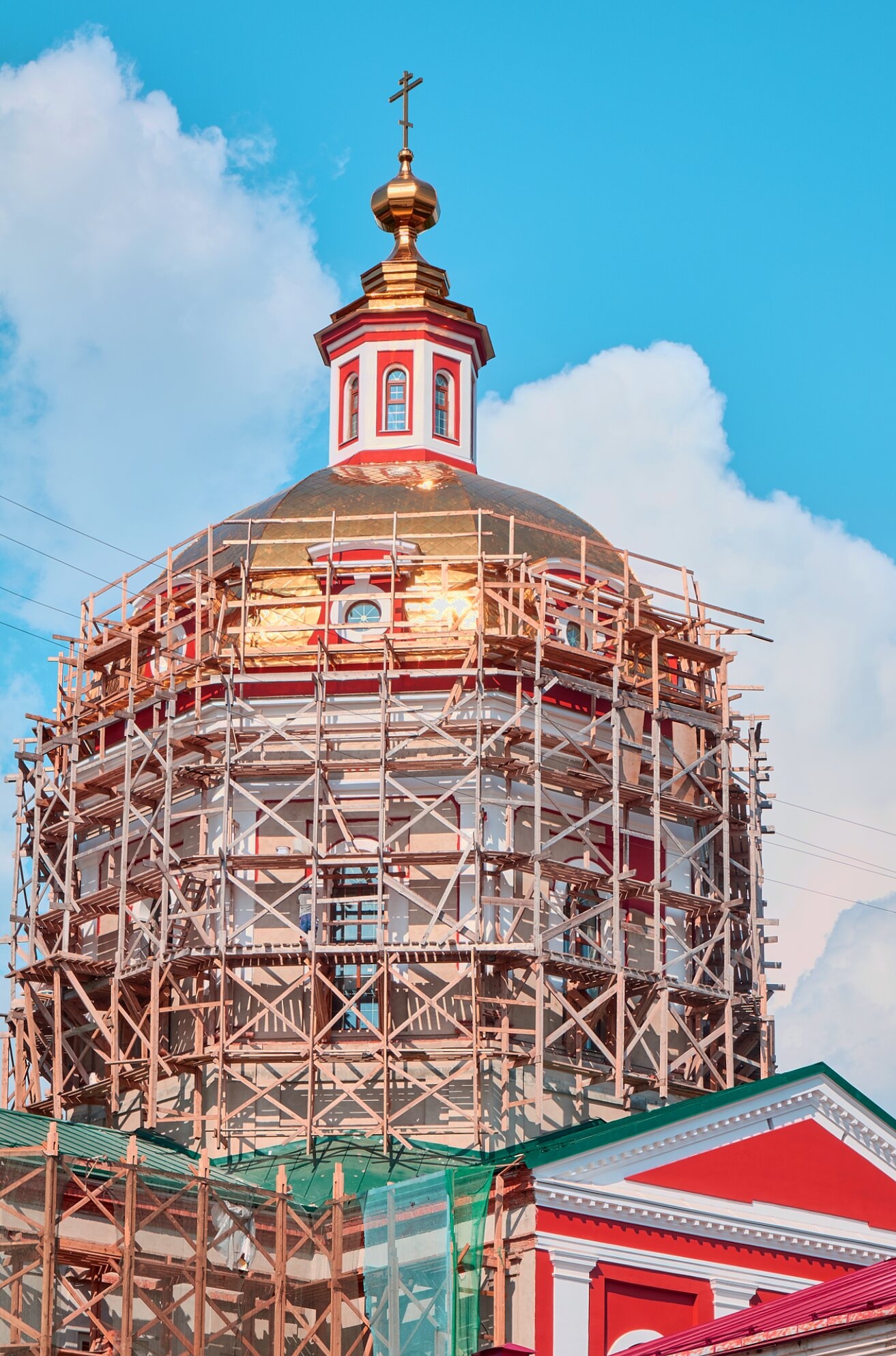 Купол Спасского собора в Кирове во время реконструкции