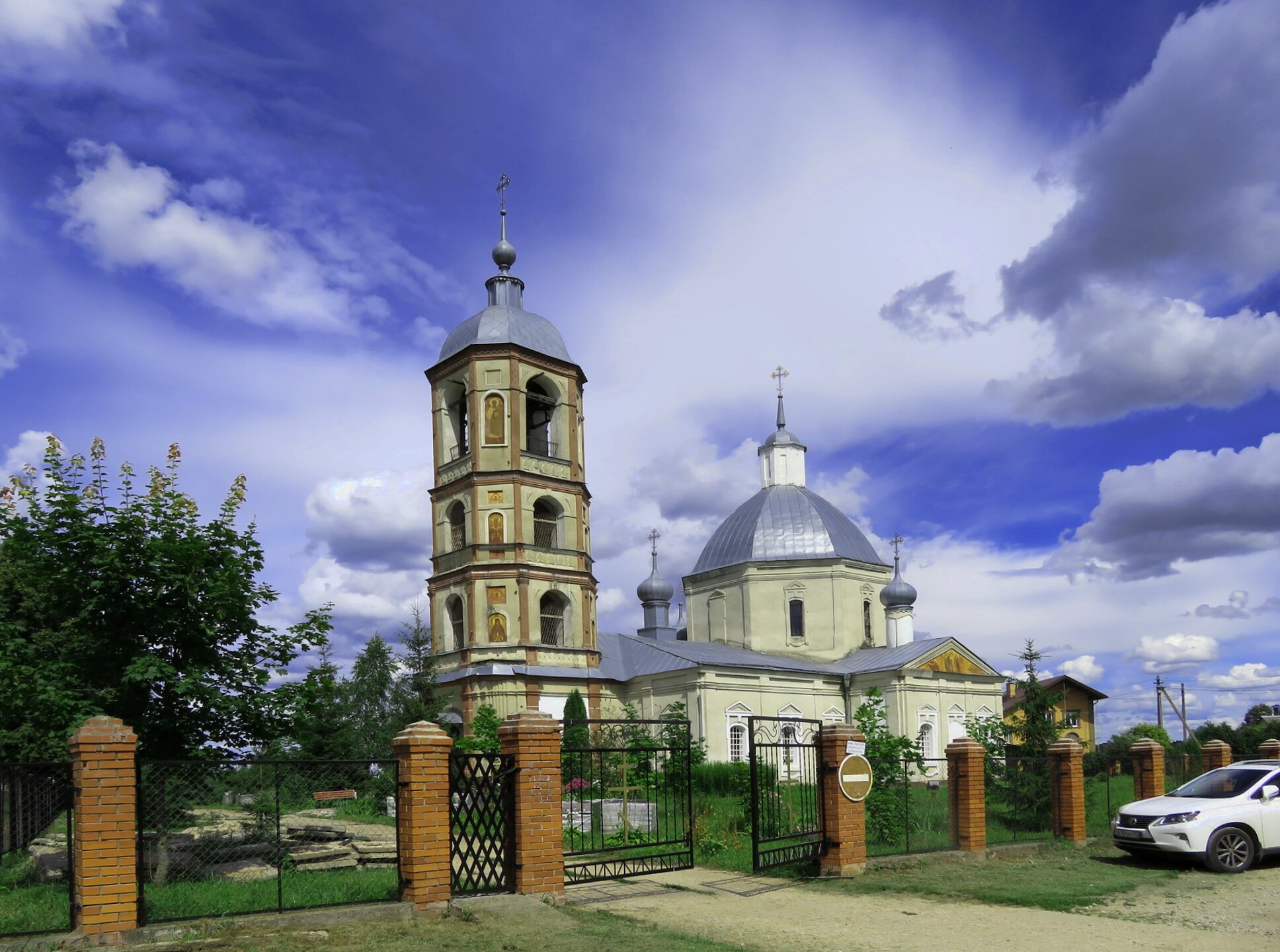 Церковь Троицы Живоначальной в селе Троицкое