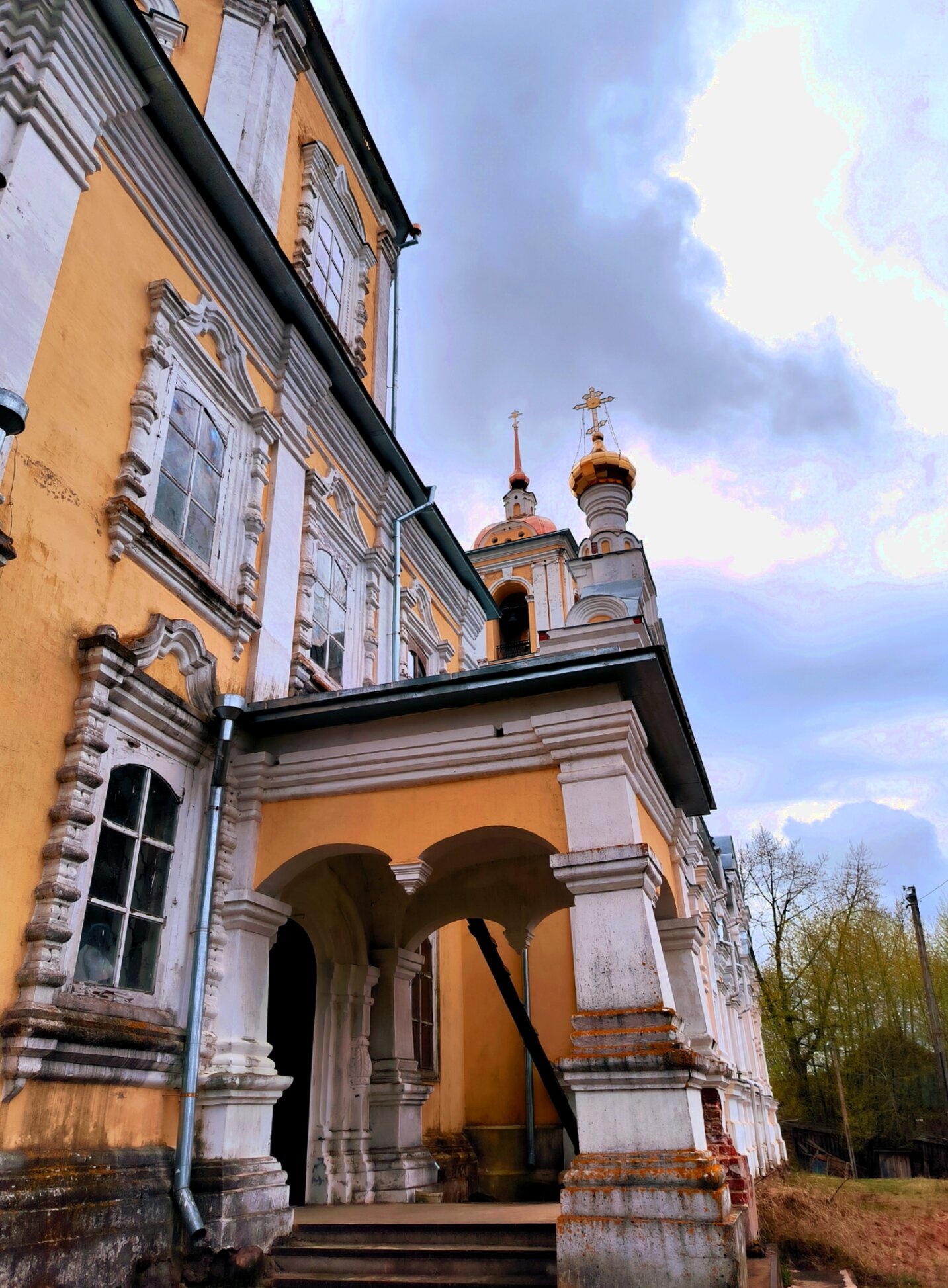 Храм в честь Смоленской иконы Божией Матери в селе Оковцы