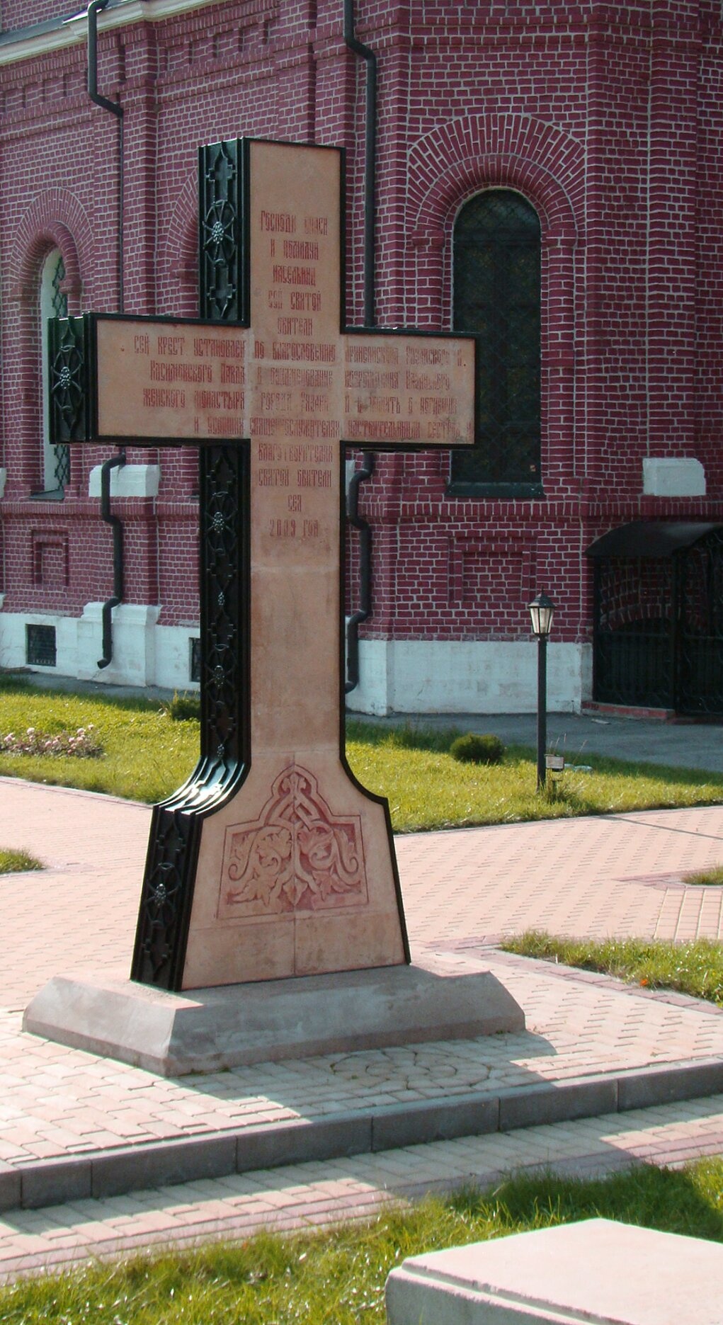 Памятный крест в честь основания Казанского Явленского женского монастыря в Рязани