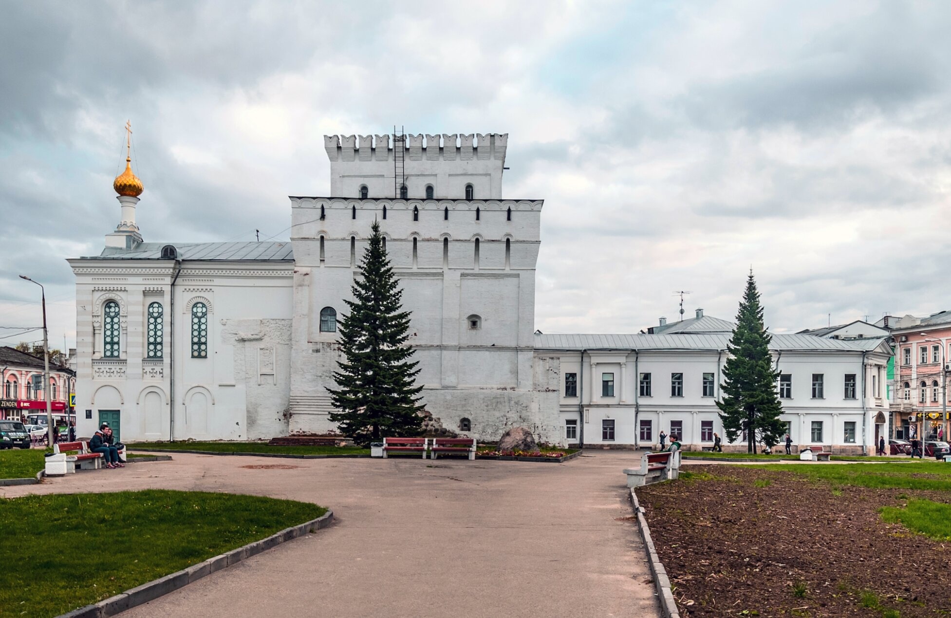 Власьевская (Знаменская) башня и Церковь иконы Божией Матери «Знамение» в Ярославле