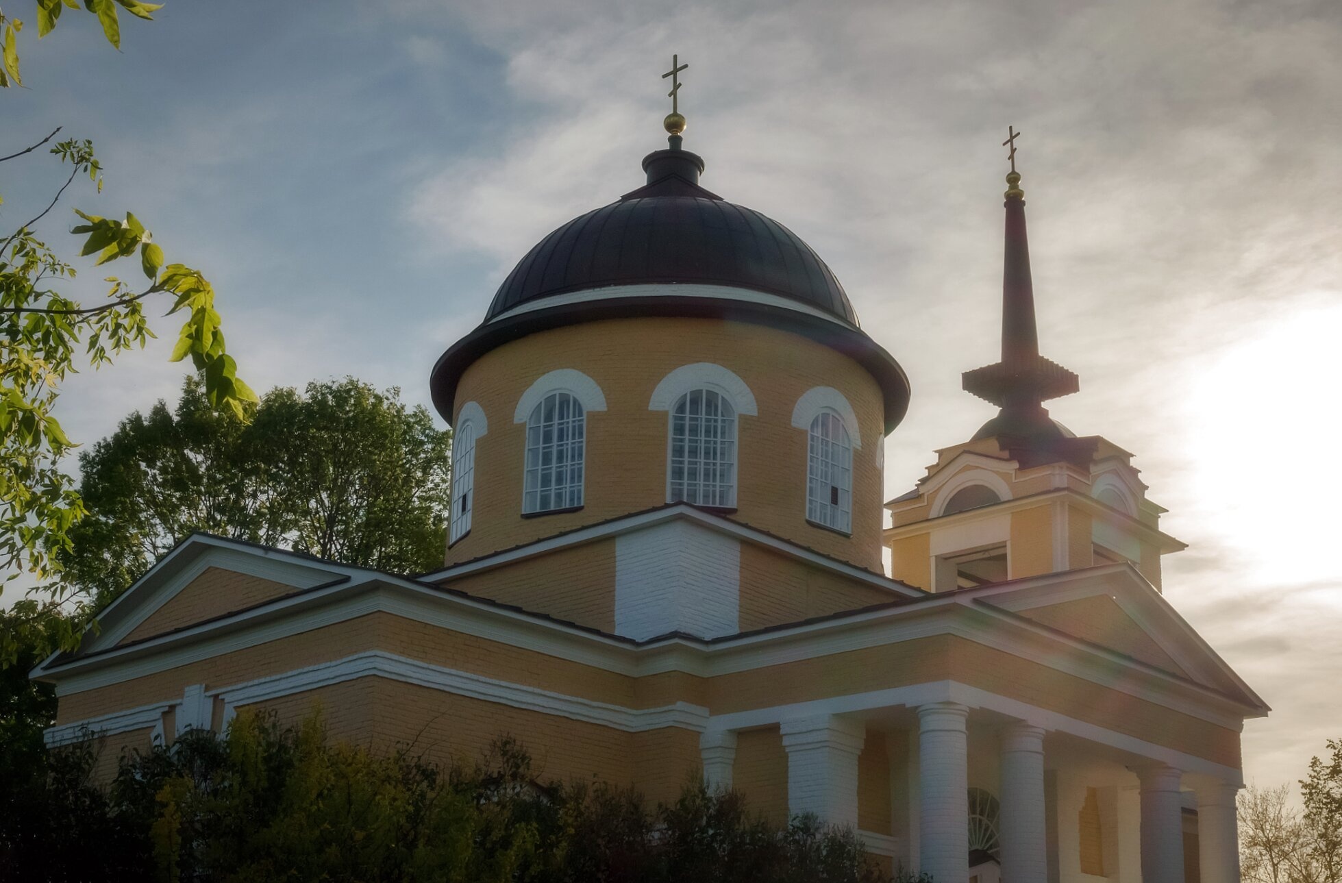 Храм Михаила Архангела в усадьбе «Тарханы»