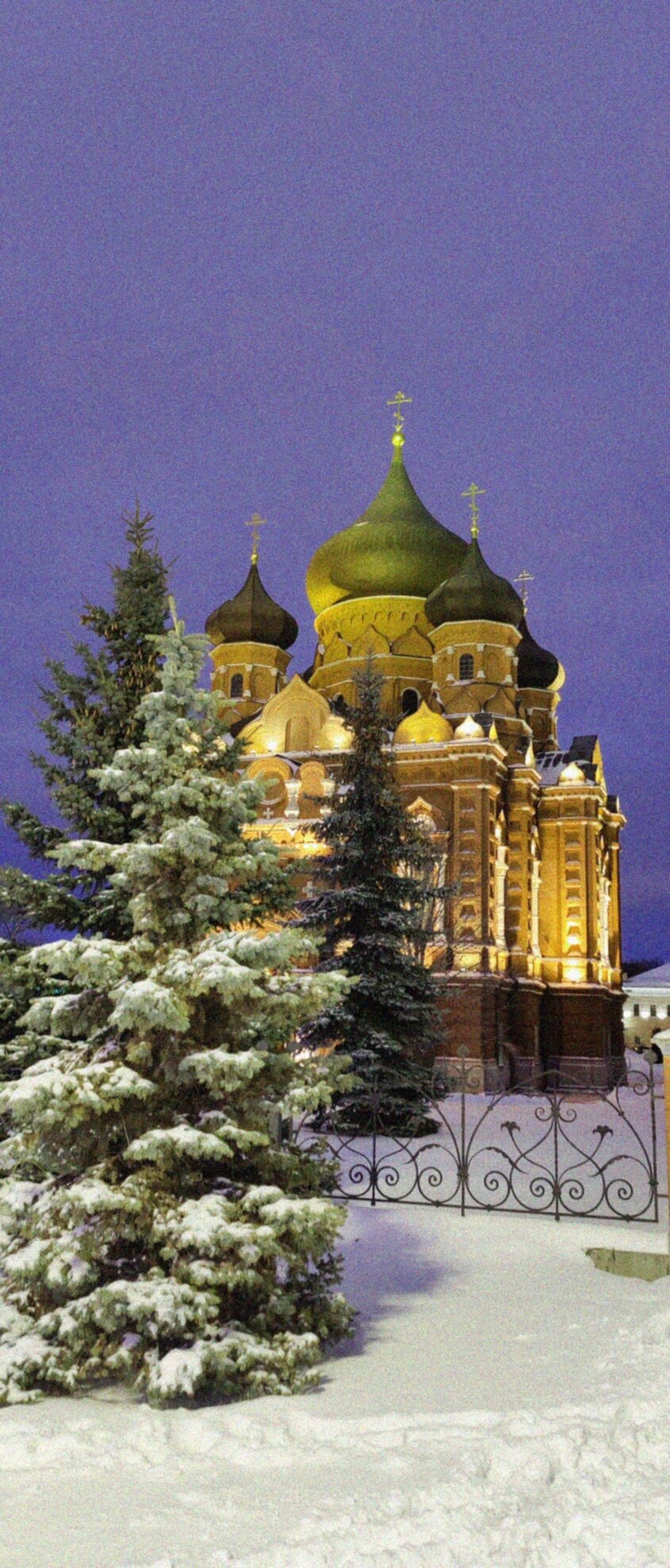 Успенский кафедральный собор Тульского кремля в зимнем убранстве