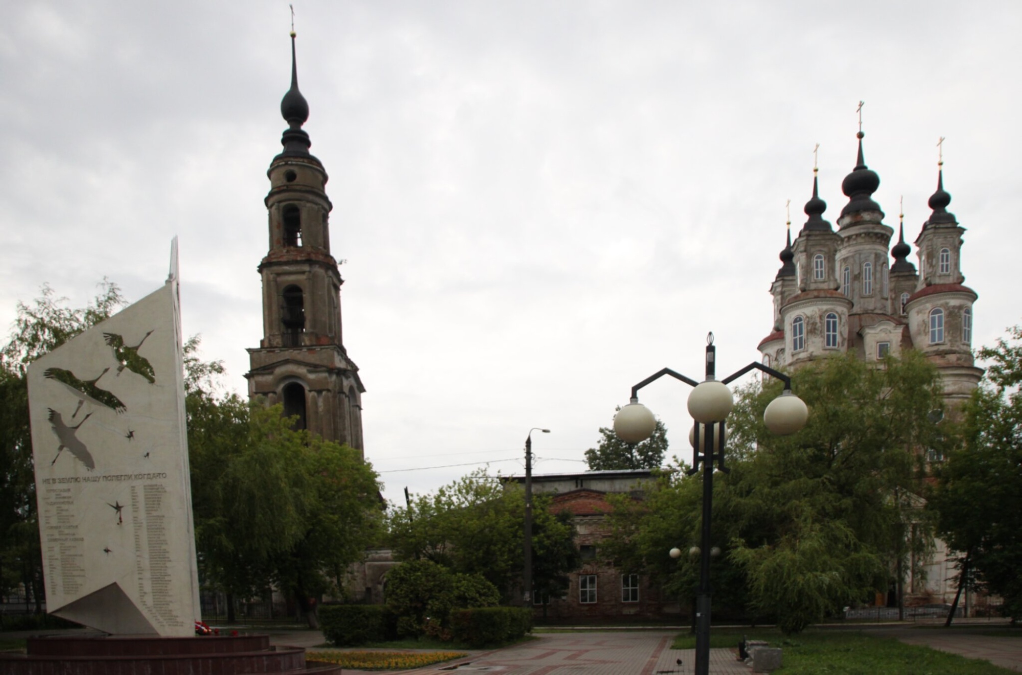 Храм Космы и Дамиана и мемориал в Калуге