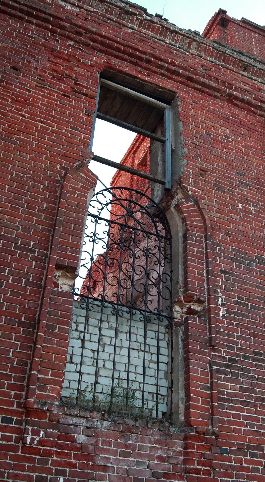 Интерьер Покровской церкви в селе Красная Река