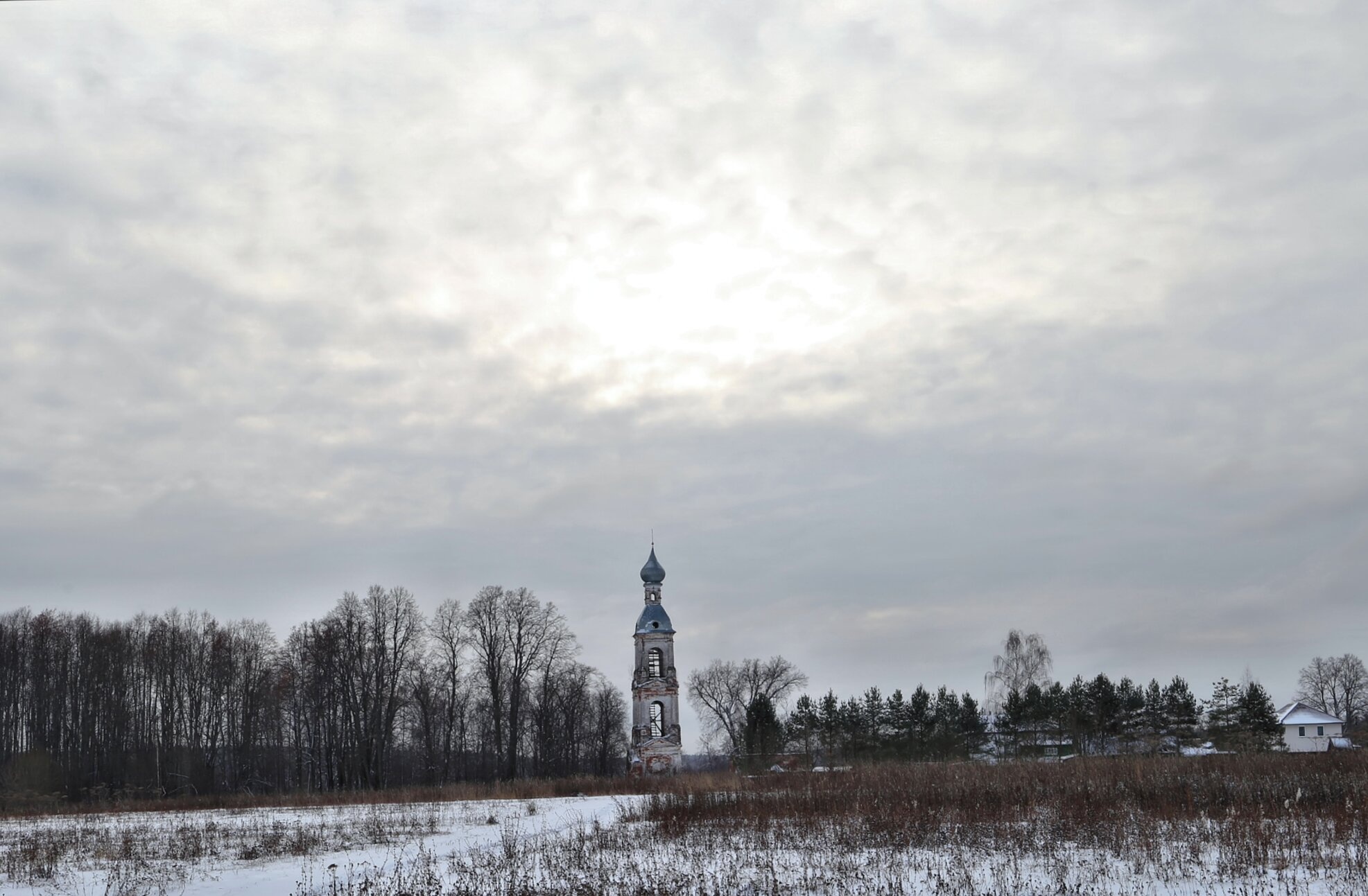 Колокольня церкви Иоанна Богослова в селе Введеньё