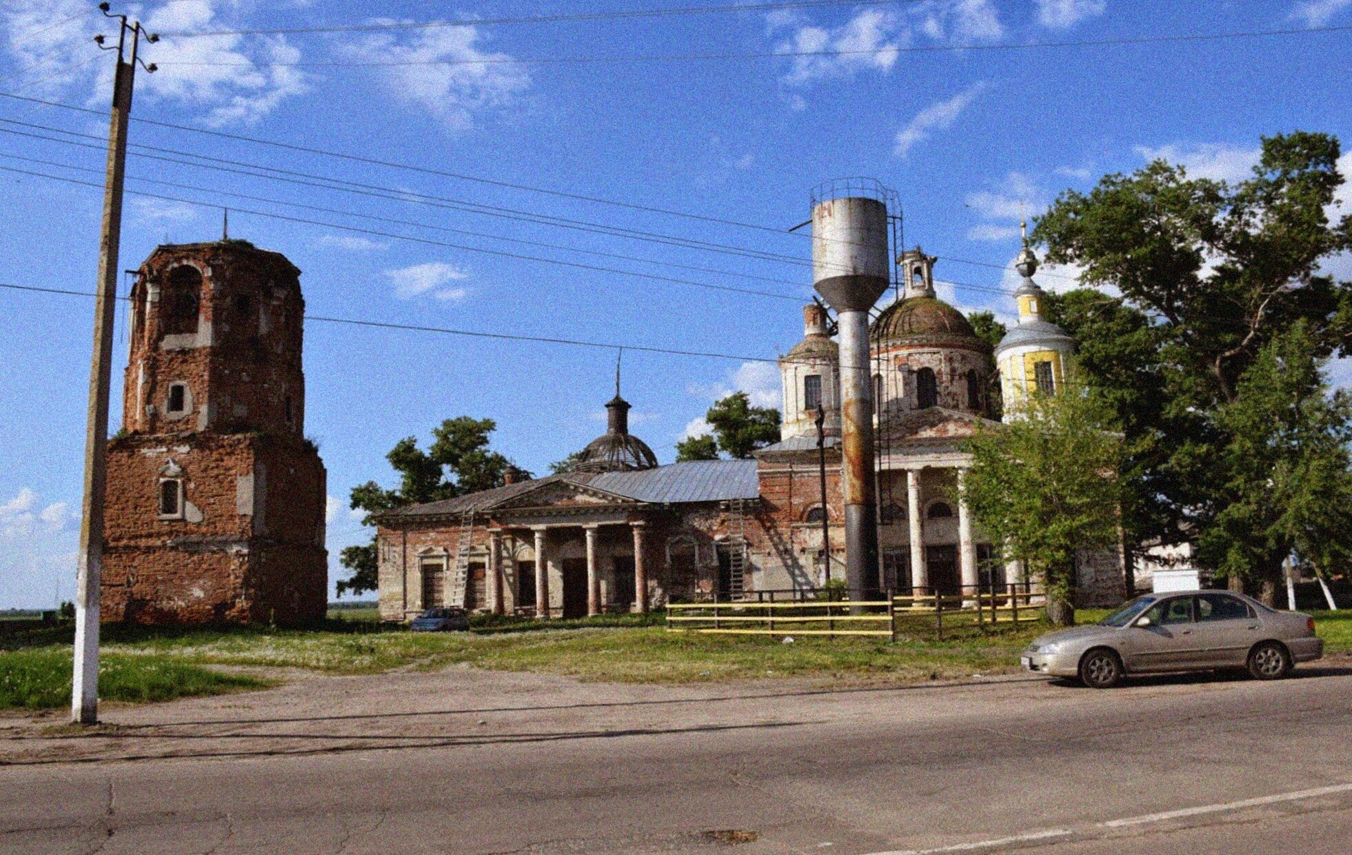 Храм Воскресения Христова в селе Ловцы