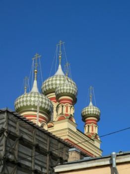 Покровская церковь на Боровой улице: купола и архитектура
