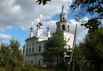 Храм Святой Троицы Живоначальной в селе Петровское