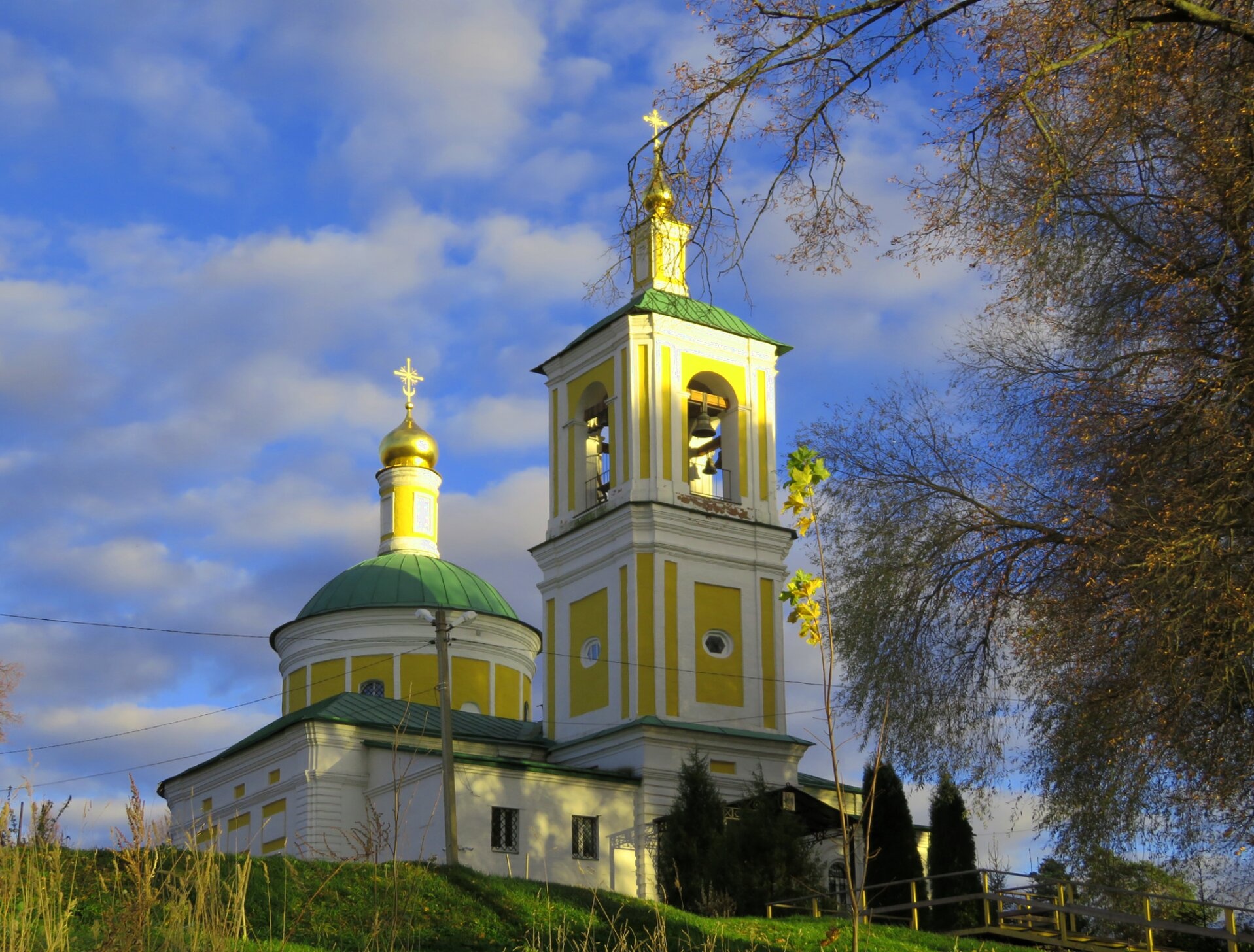 Храм Рождества Иоанна Предтечи в селе Садки