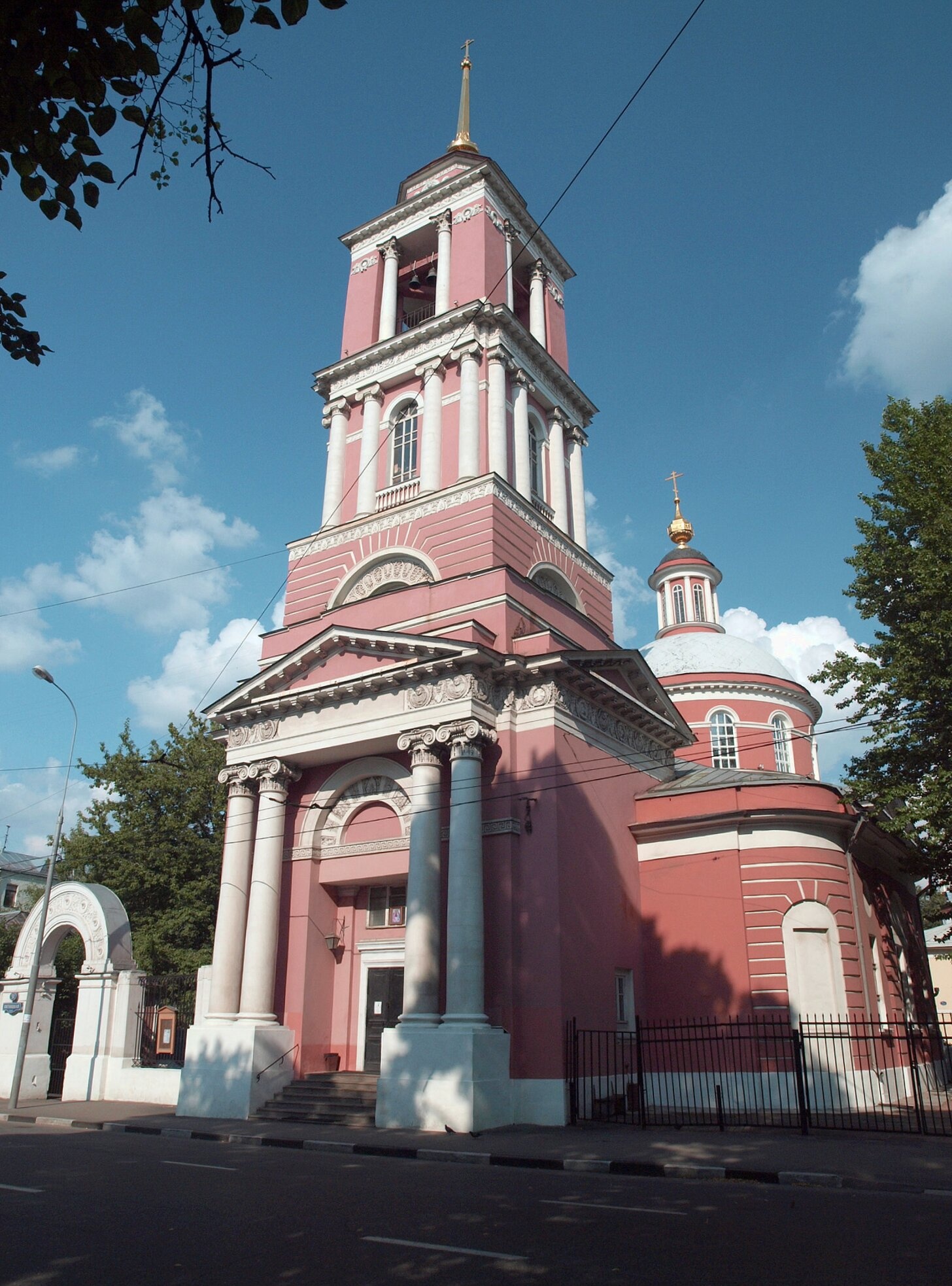 Храм Живоначальной Троицы в Вишняках