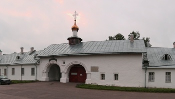 Святые ворота Снетогорского Рождества Богородицы монастыря в Пскове