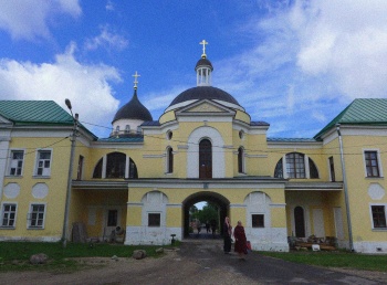 Надвратная церковь Спаса Нерукотворного Образа Христорождественского монастыря в Твери