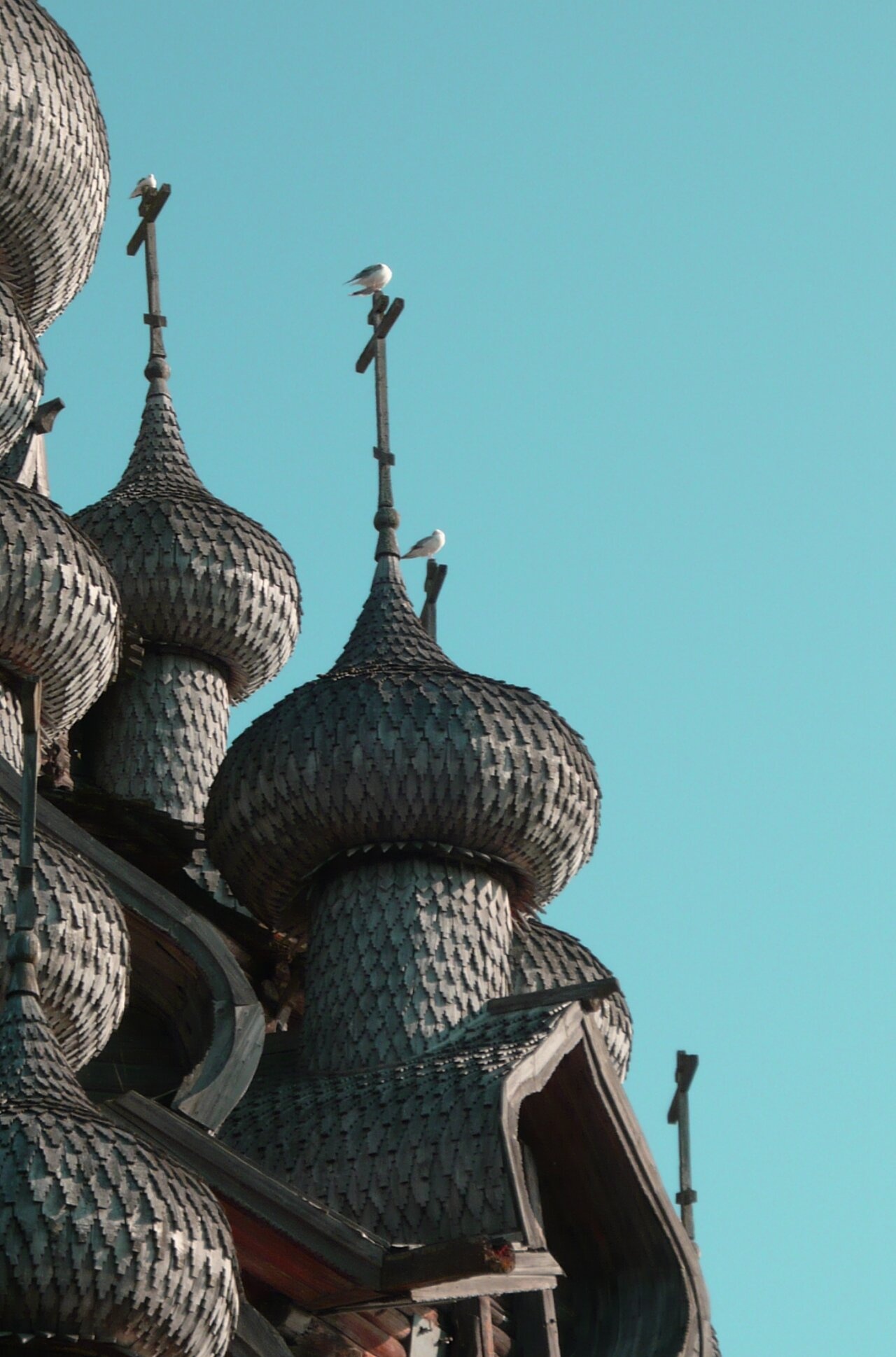 Детали куполов Преображенской церкви на острове Кижи