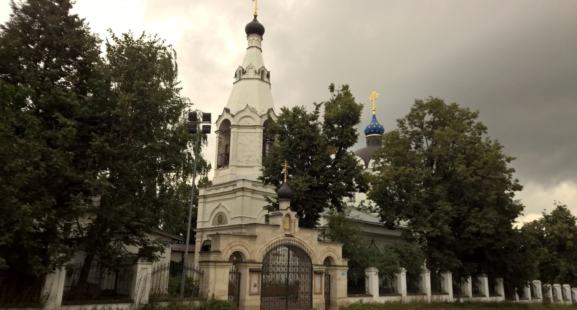 Храм Святых Бессребреников Космы и Дамиана в Меткино
