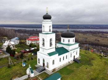 Храм в честь Преображения Господня в селе Кадницы