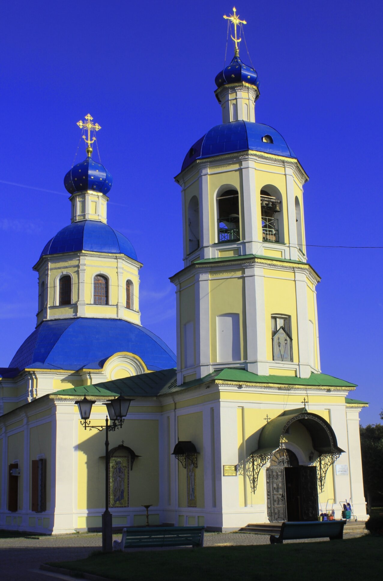 Храм Святых Апостолов Петра и Павла в Ясеневе