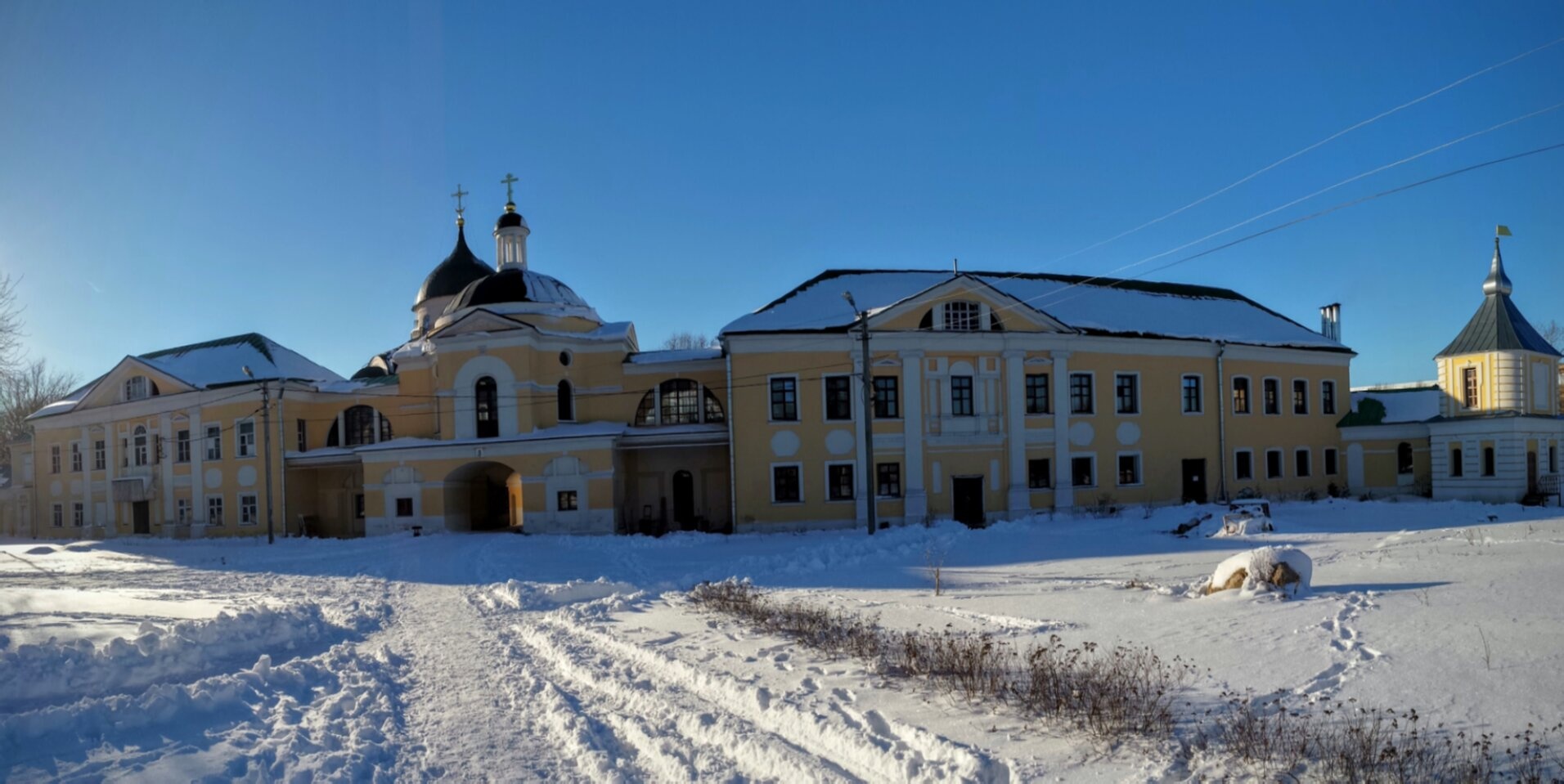 Христорождественский женский монастырь в Твери зимой